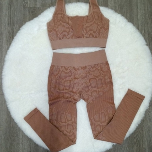 Super Cute Snake Print Sports Bra & Leggings Workout Duo - Picture 4 of 4